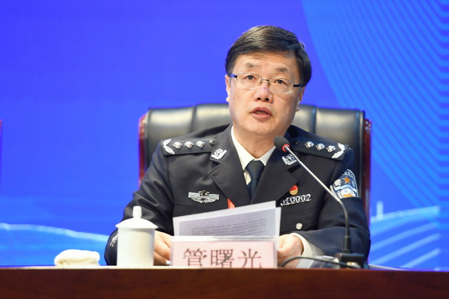 铁道警察学院院长管曙光致开幕词,回顾了"铁路安全与反恐论坛"四年来